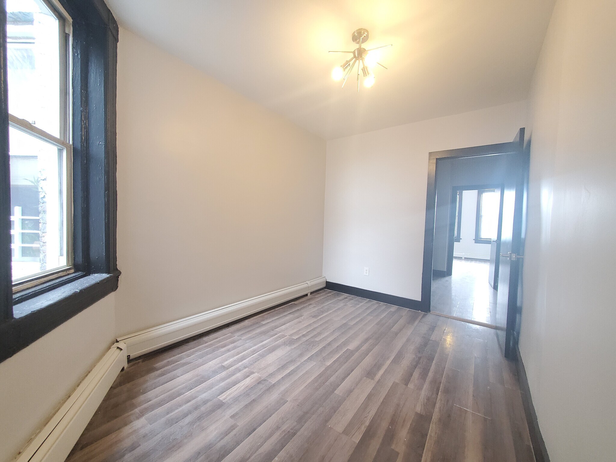 89-91 E 25th St #2 - 90 E 25th St