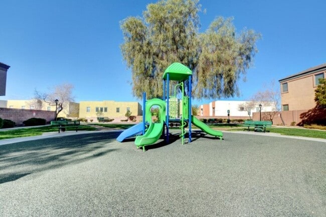 Building Photo - Awesome 3 Bedroom, 2 Story Home in North L...