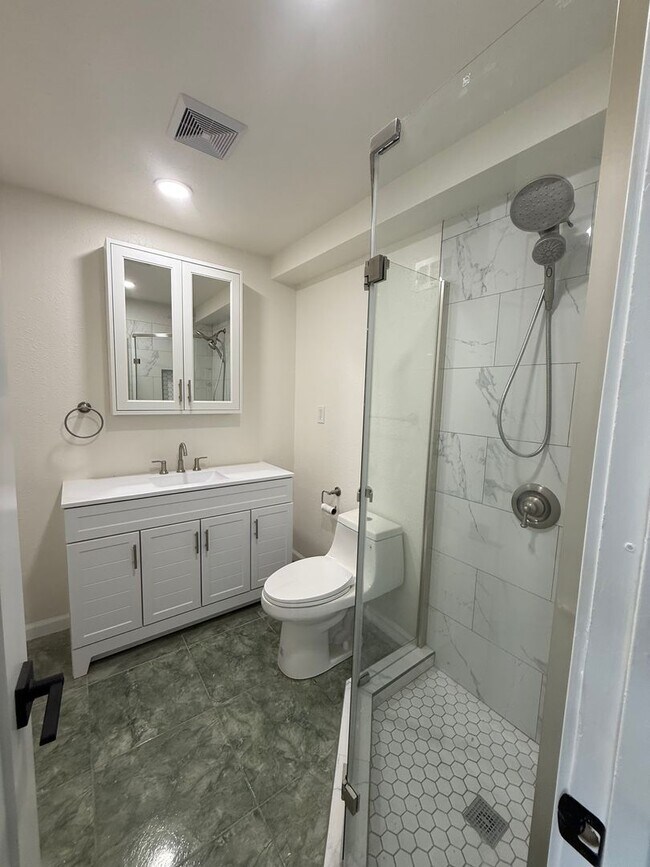 Building Photo - 4 bed, 3 bath pool home with RV access in West Simi Valley