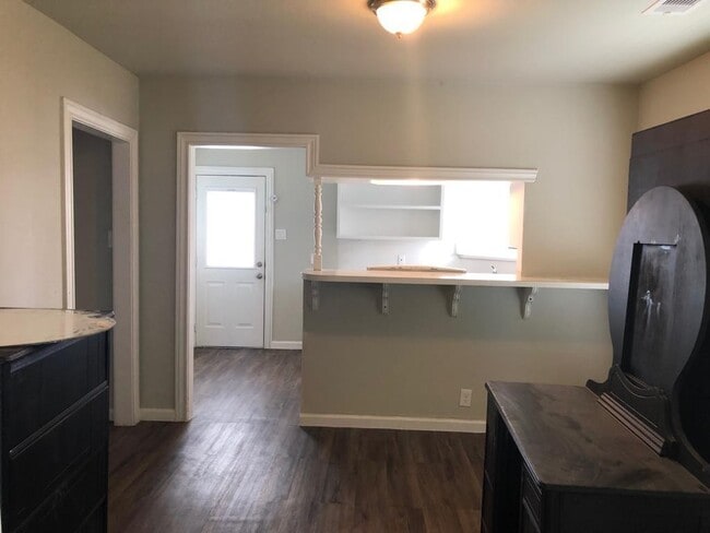 Building Photo - Move in Ready in Central Houston, 2 Bed/1 ...