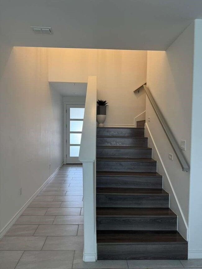 Building Photo - 9926 Kaspar Dr