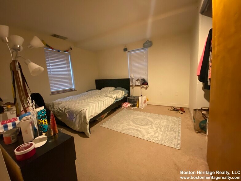 Building Photo - 95 Gainsborough St