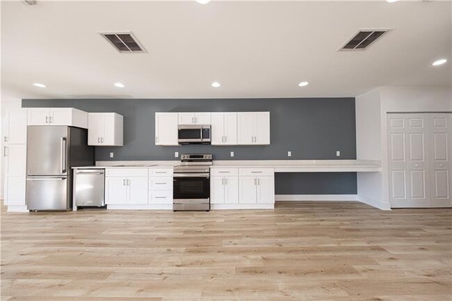 Building Photo - 232 3rd Ave