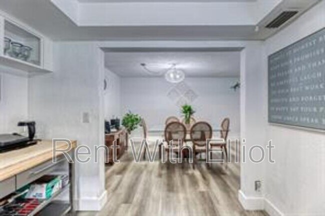 Building Photo - 200 NE 12th Ave