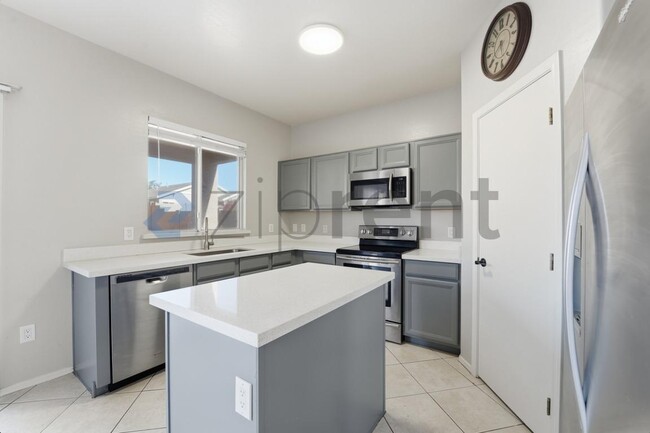 Building Photo - 3852 E Fruitvale Ave