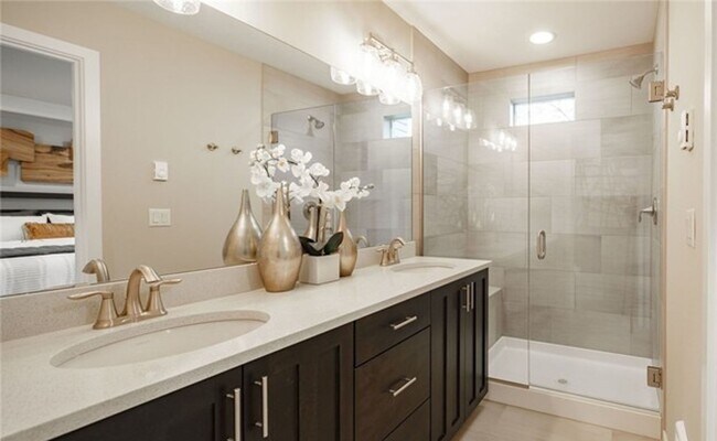 Building Photo - Modern Air Conditioned 3 bedroom in Bothell