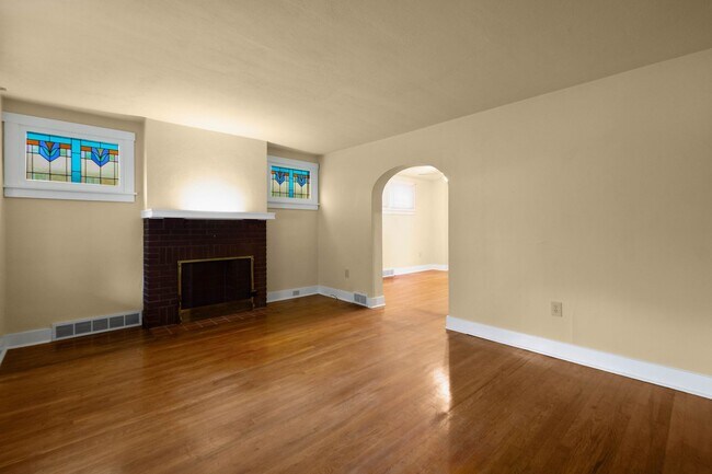 Building Photo - MOVE IN TODAY! Don't miss this FULLY RENOVATED 3-bedroom in BROOKLINE!