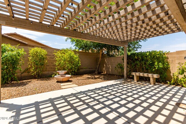 Building Photo - 10847 W Avenida Del Rey