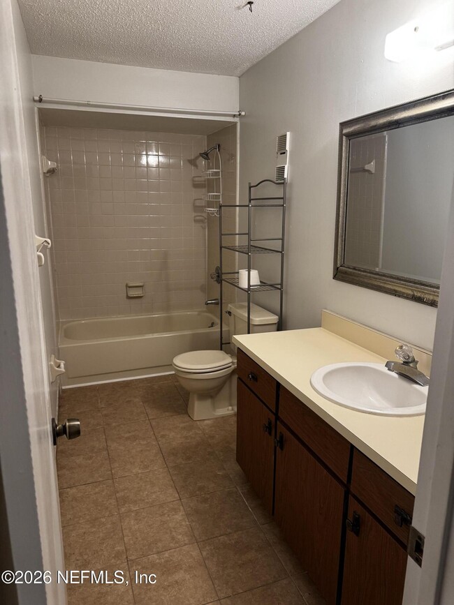 Building Photo - 12 Gln Fls Dr