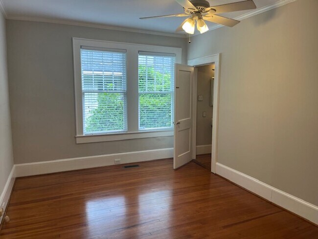 Building Photo - 3 bedroom, 2 bathroom