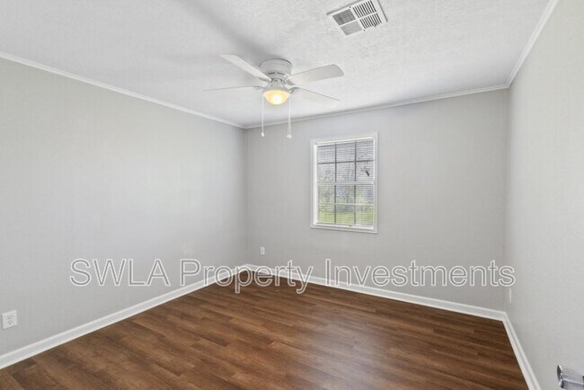 Building Photo - 5921 Bennie Ln