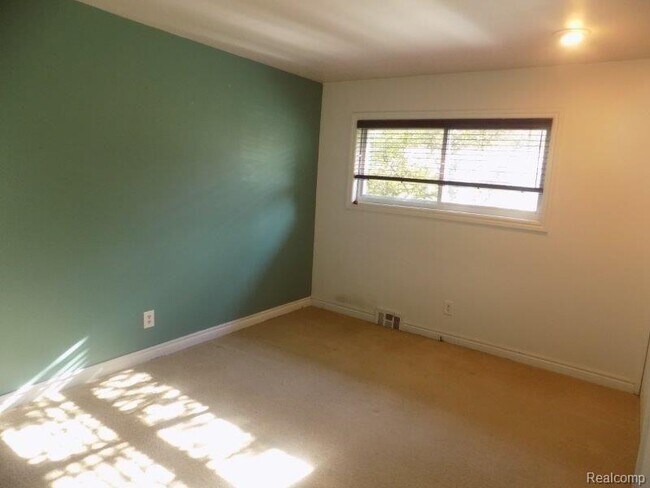 Building Photo - 53400 Tundra Dr