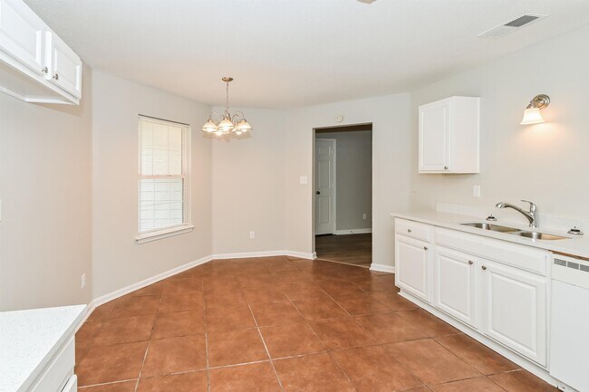Building Photo - 4606 Northwood Hills Dr