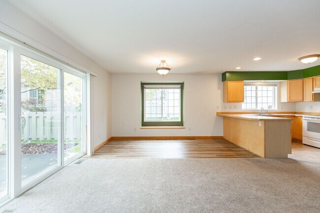 Building Photo - Centrally located Home with an Attached Garage