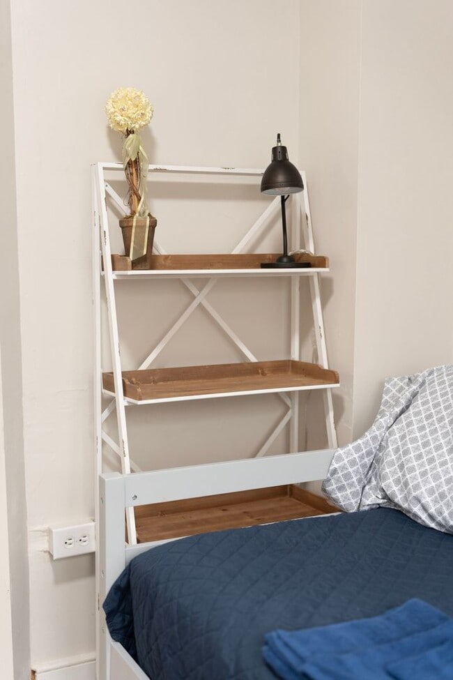 Building Photo - 1601 W Cary St