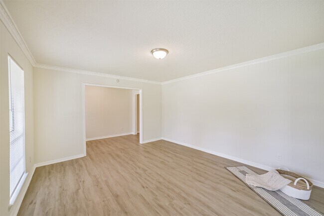 Building Photo - 1011 Baltic Ln
