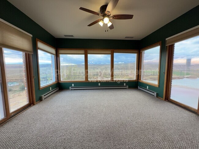 Building Photo - 2737 Sierra Vista Dr