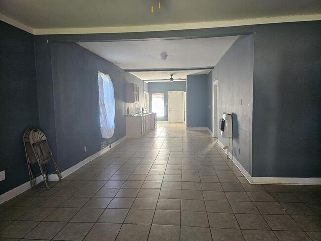 Building Photo - 423 Inez St