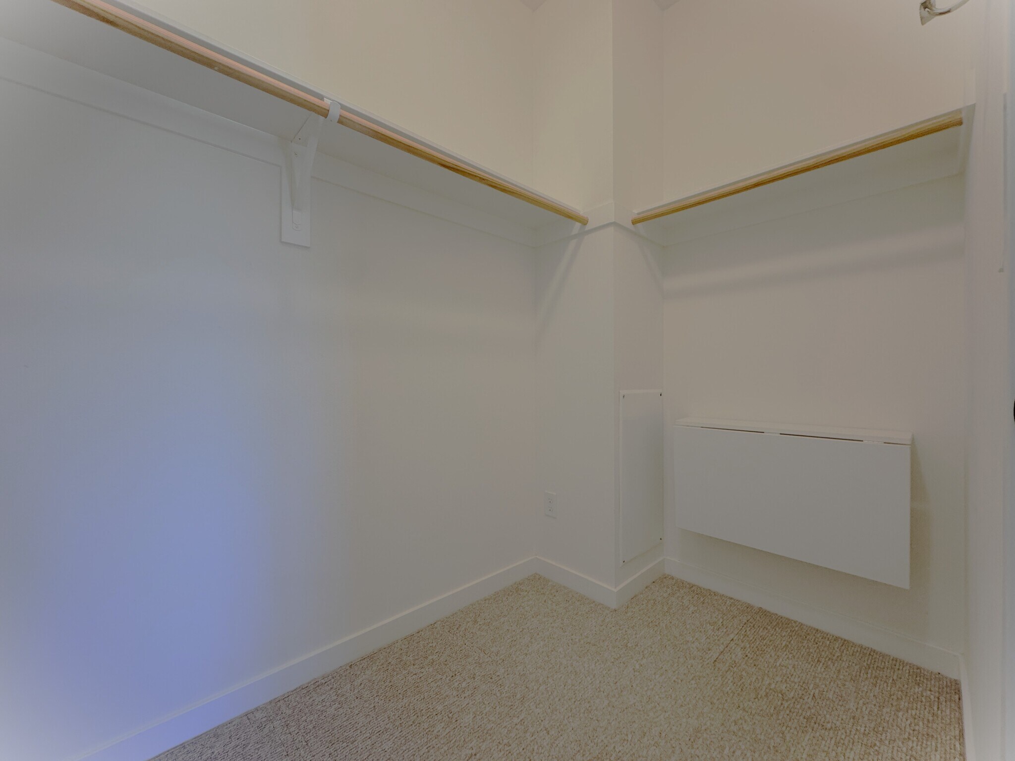 Walk-in closet/Primary suite - 2729 Sunrise Way