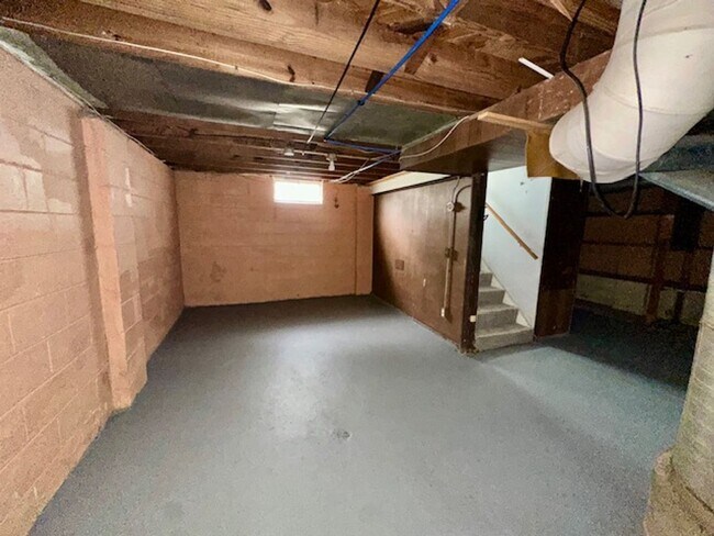 Building Photo - 3 Bedroom 1 Bathroom House For lease Welco...