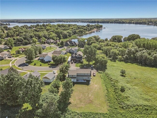 Building Photo - Rare 3 bed 4 bath no upgrade left out! 2 full kitchens, great views, dont miss out!