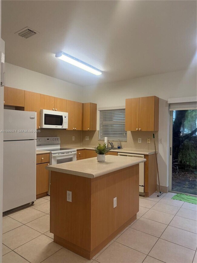 Building Photo - 2953 SE 15th Terrace