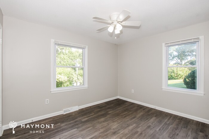 Building Photo - 111 Point Cir