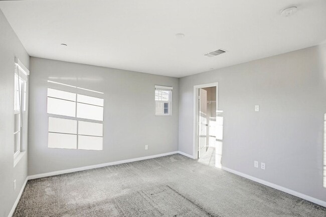 Building Photo - Inspirada Beauty With Bed and Bath On 1st Floor