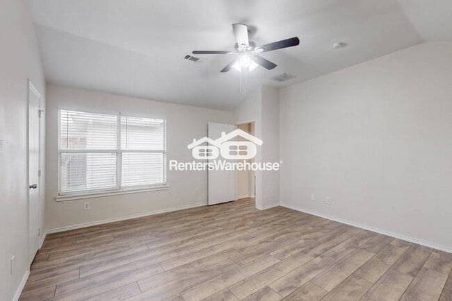 Building Photo - READY FOR MOVE-IN, 3-BEDROOM, 2-BATH HOME ...