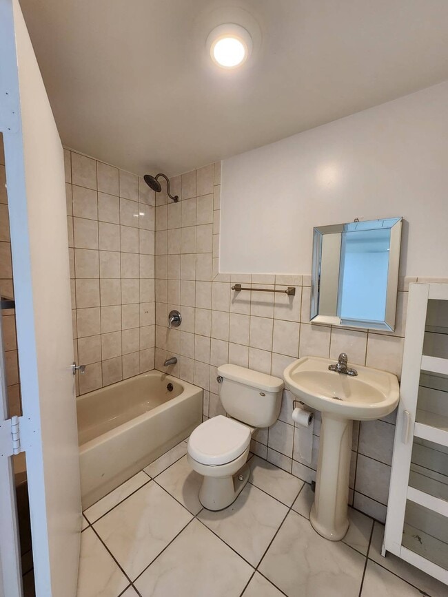 Building Photo - 4100 NW 5th St