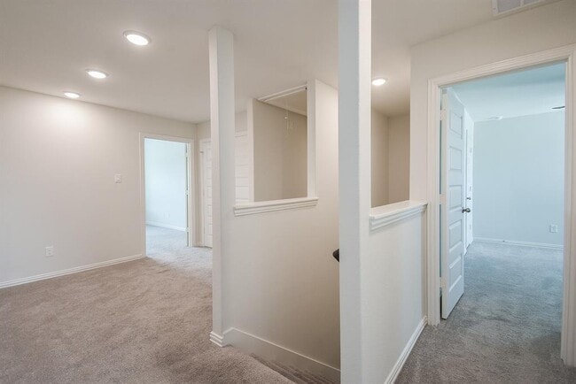 Building Photo - 27943 Western Crk Ct