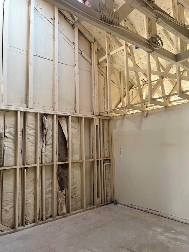 Building Photo - 2668 Bering Dr