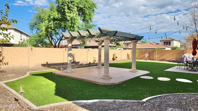 Building Photo - 3094 S Ashley Dr