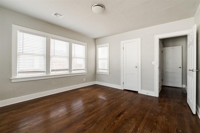 Building Photo - 2555 NW 20th St