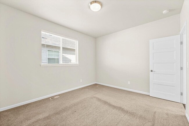 Building Photo - Modern Yelm Home Near JBLM | 3 Bed, 2.25 B...