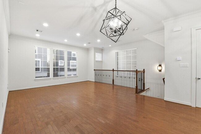 Building Photo - 3209 Clearview Cir