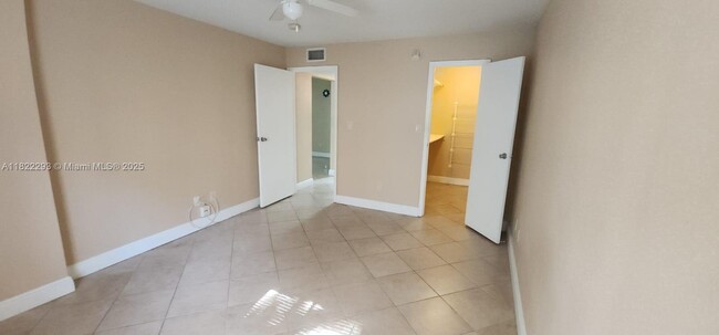Building Photo - 755 Riverside Dr