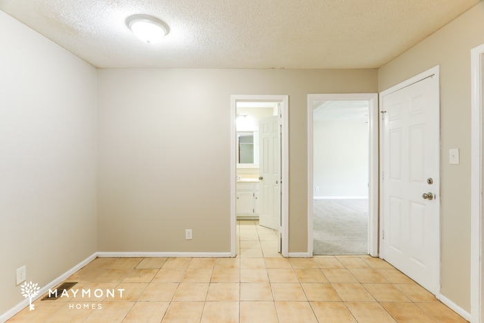 Building Photo - 1208 Americana Dr