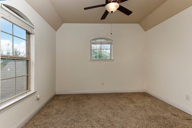 Building Photo - 27 Tioga Pl