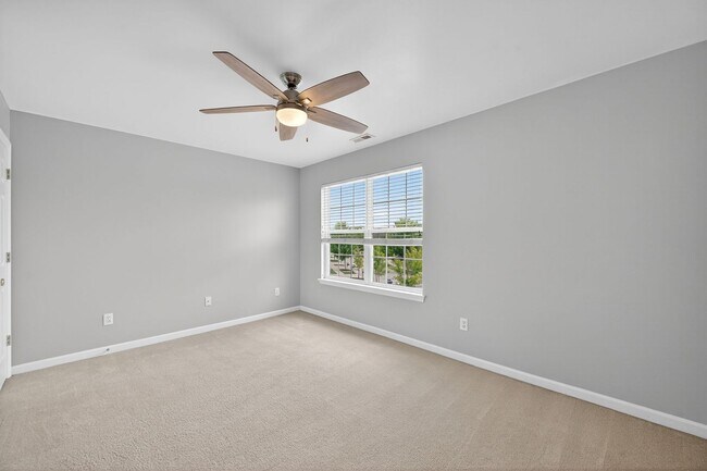 Building Photo - Charming 3-bedroom, 2-bath townhouse