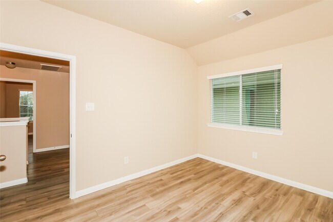 Building Photo - 5719 Kyle Cove Dr