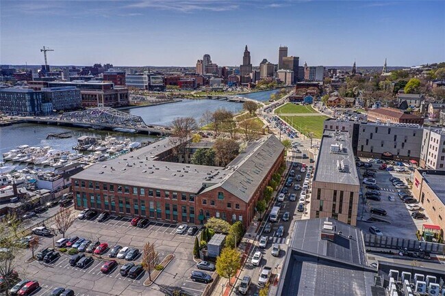 Building Photo - 555 S Water St