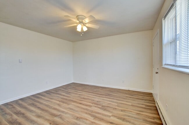 Building Photo - 936-938 Schumann Dr