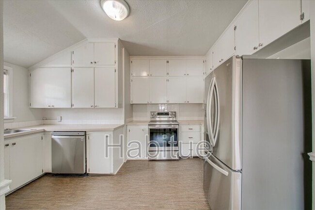 Building Photo - 1110 N 8th St