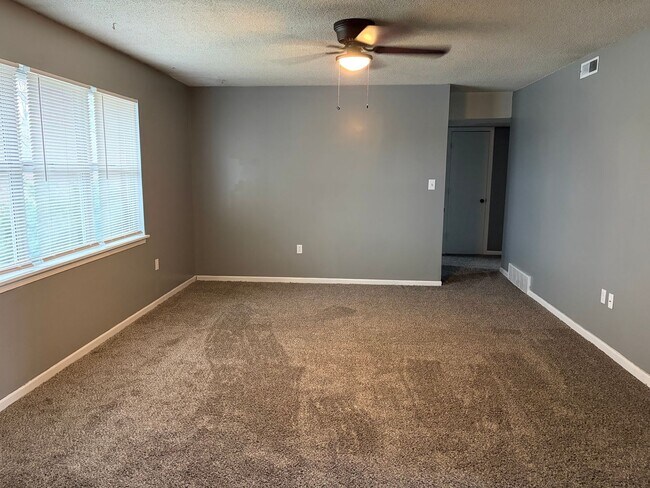 Building Photo - 4632-4634 Southampton Ct