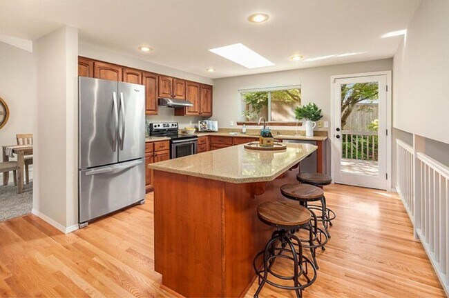 Building Photo - Exceptional home on a quiet cul-de-sac in ...
