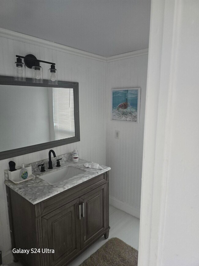 Building Photo - 618 SW 1st St