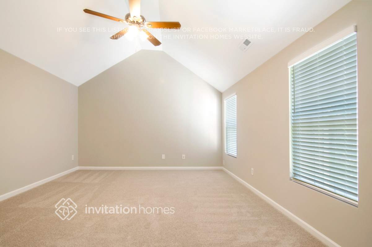 Building Photo - 914 Ujamaa Dr