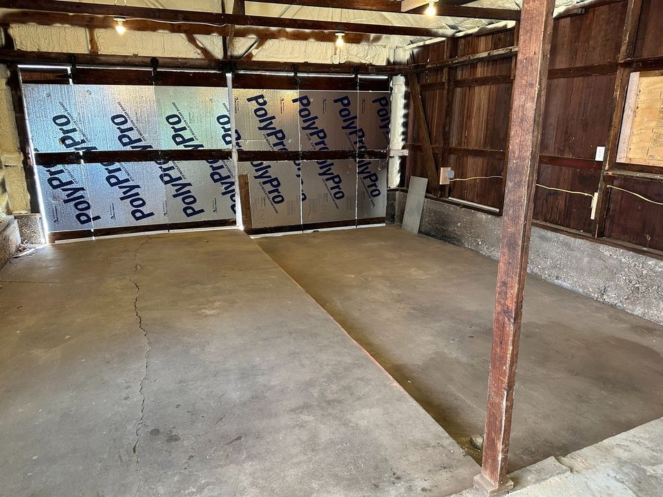 Building Photo - 726 E 5th St