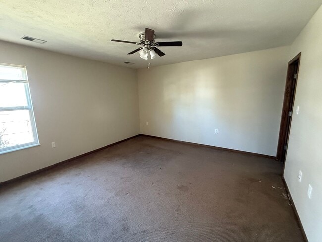 Building Photo - 512 Grainfield St